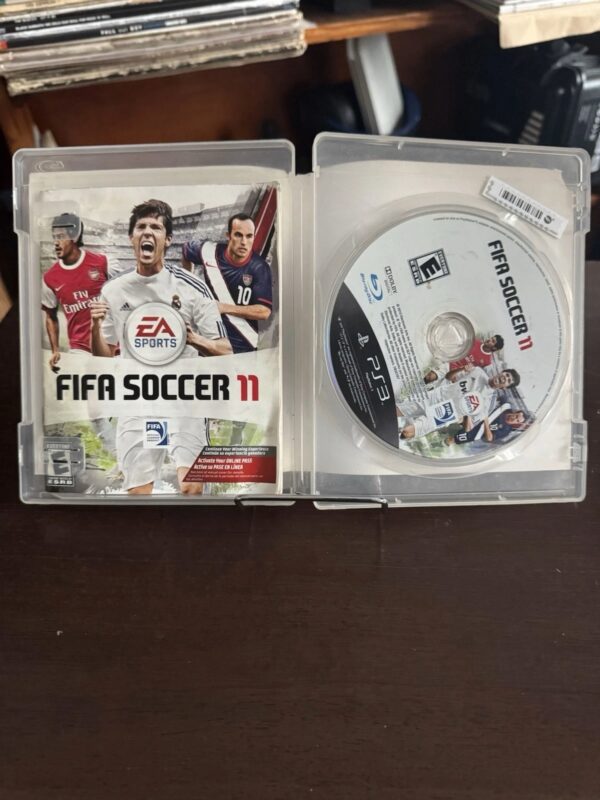 FIFA Soccer 11 - Image 3