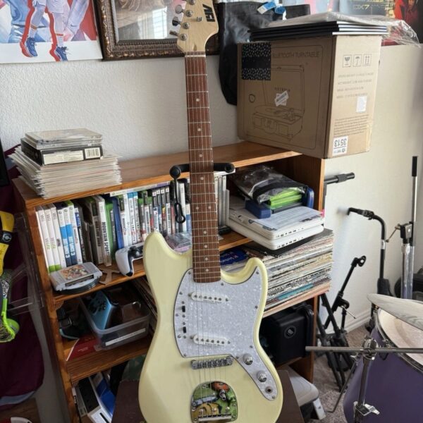 Ivy ISMF-200VW Strat Solid Electric Guitar - Vintage White SN: I2203018