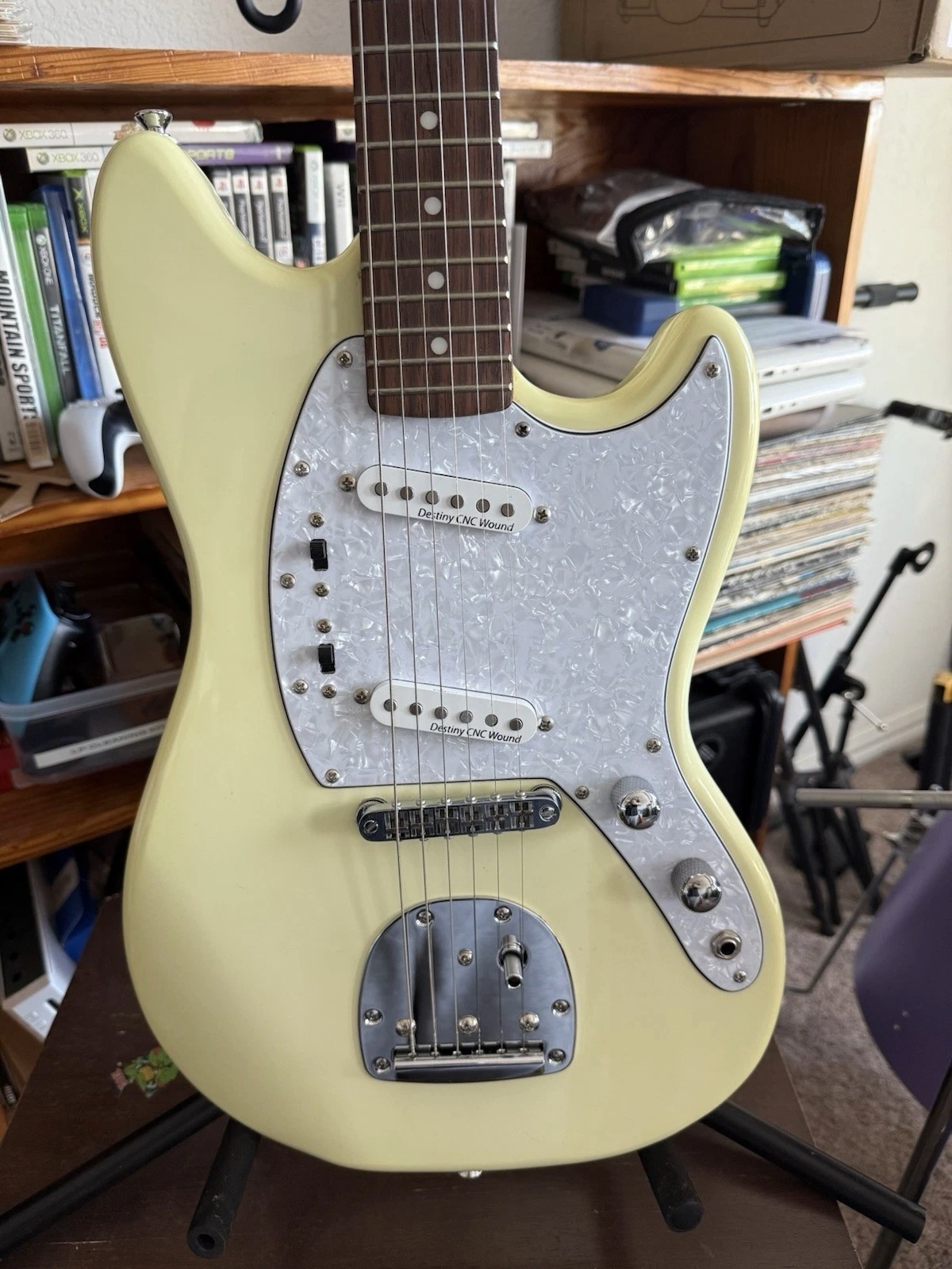 Ivy ISMF-200VW Strat Solid Electric Guitar - Vintage White SN: I22040005 - Image 4